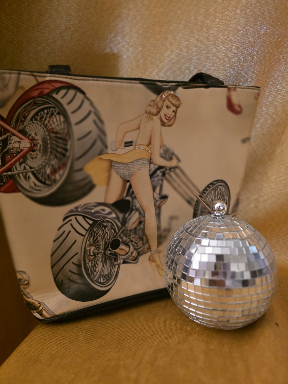 Retro Pin-Up Print Tote Bag in Cream